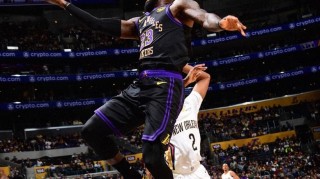 开云体育-NBA最新排名出炉！西部第二狂胜40分，湖人能争第5，一队稳压骑士